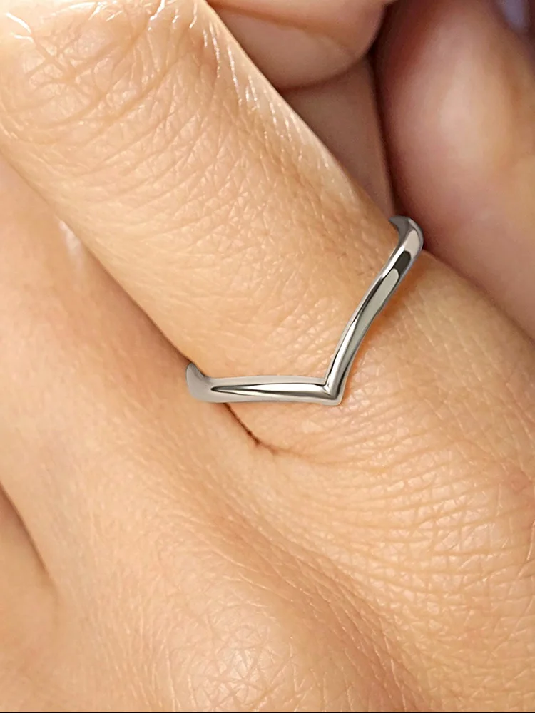 خاتم من الفضة الإسترليني عيار 925 بسيط كلاسيكي ناعم على شكل حرف V للنساء مجوهرات الخطوبة والزفاف عالية الجودة