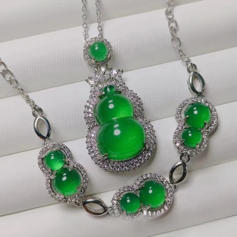 

Chinese style natural high ice yang green chalcedony gourd pendant inlaid with agate lucky life bracelet temperament gift