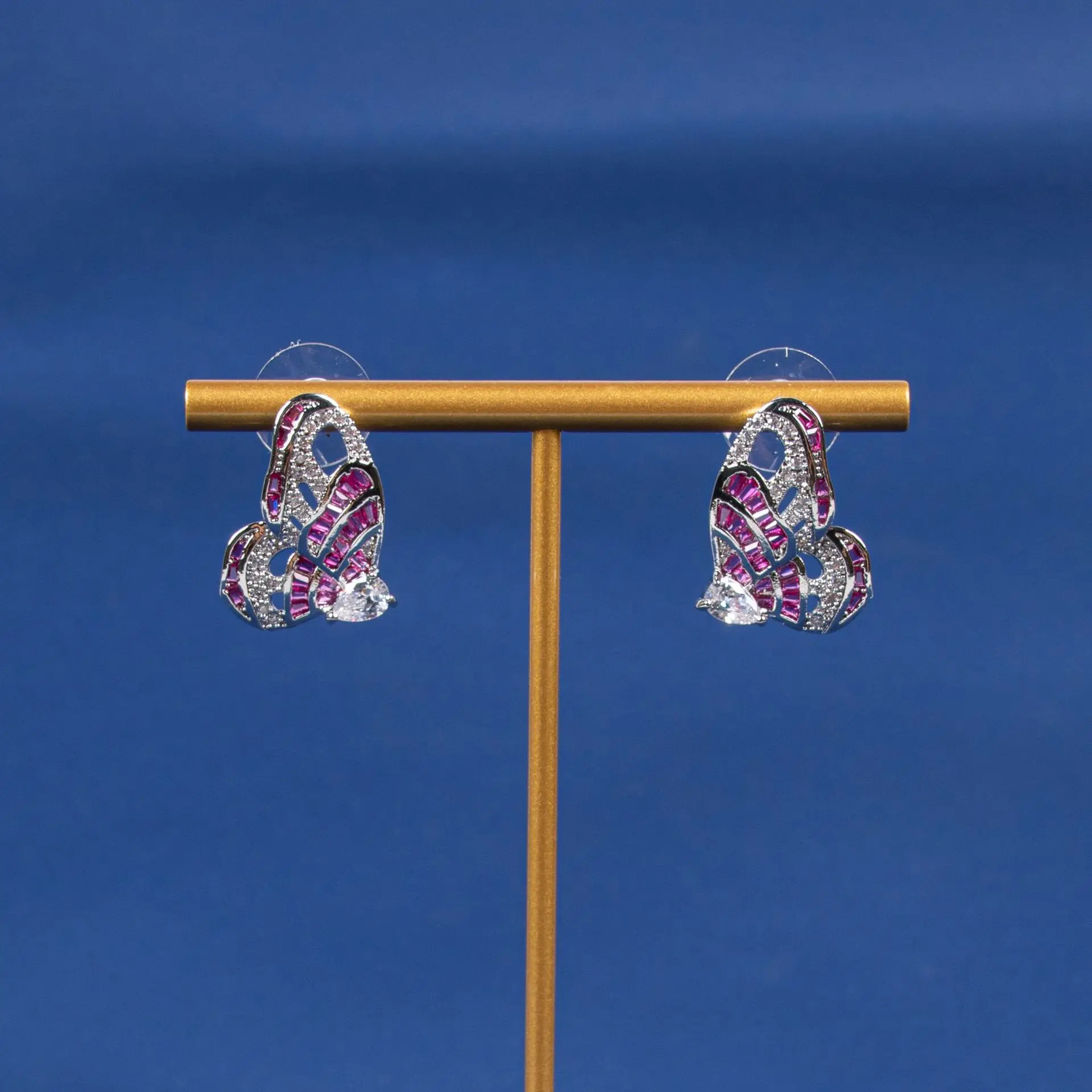 

Серьги-бабочки асимметричной формы в стиле легкой роскоши для женщин, милые и универсальные, стильные и элегантные.