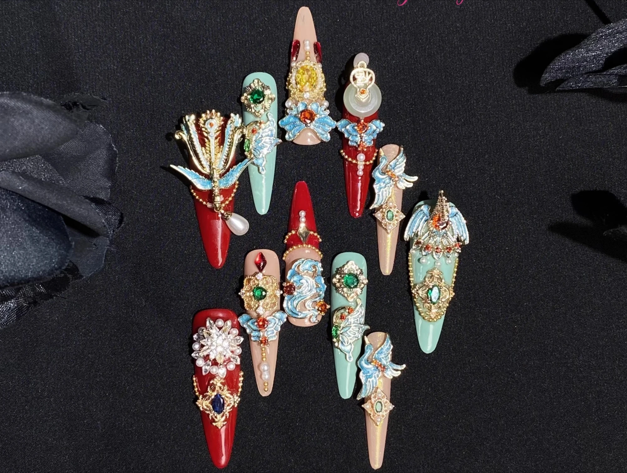 

Wearing A New Chinese Eleven-finger Hemp Rotating Xiuhe Red Wedding Nail Piece Custom Products