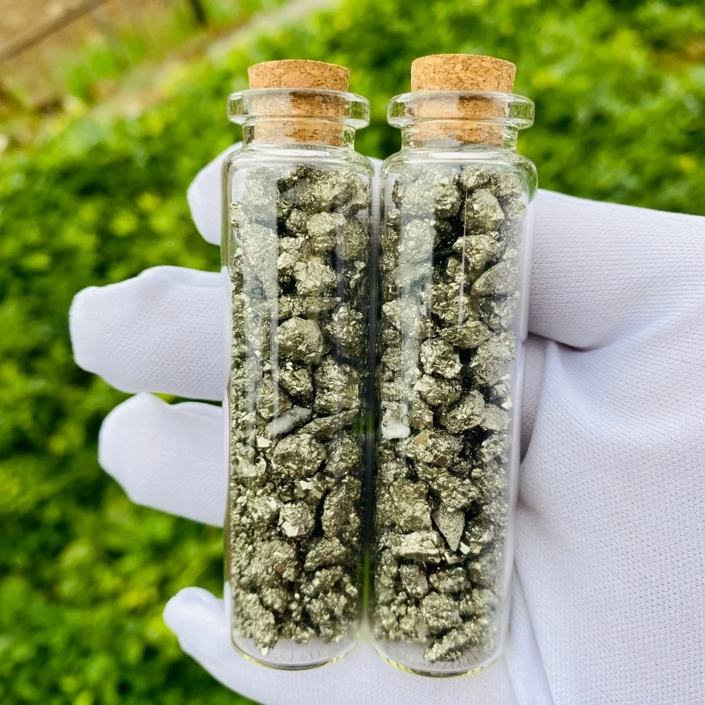 جزيئات البيريت الطبيعية حقيقية معدنية ذهبية 2-5 مللي متر حجر البيريت النادر غير المنتظم في زجاجة لصنع المجوهرات وجمع الصخور