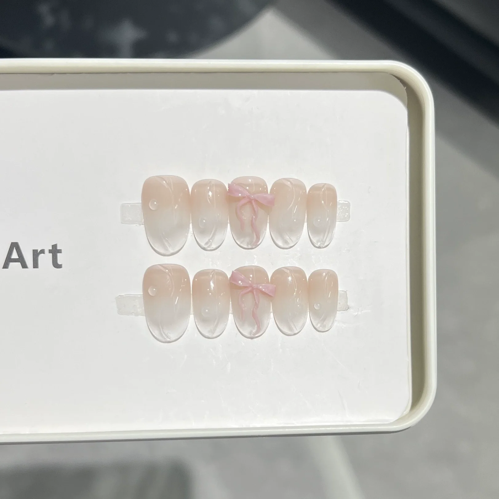 10 Uds. De uñas postizas cortas de almendra, juego de manicura de amor con lazo rosa francés, uñas postizas con acabado ovalado y diamantes de imitación reutilizables