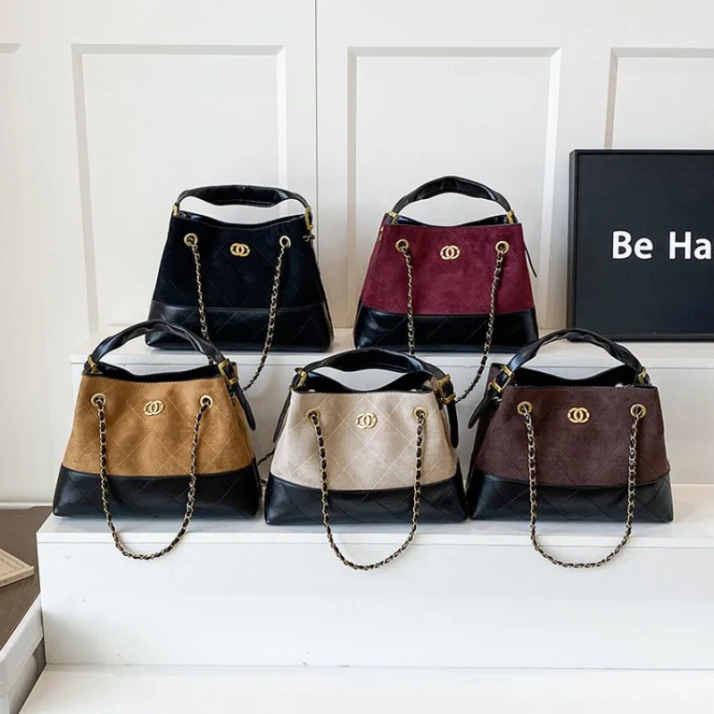 

Elegant Women's Crossbody-Bag Crafted From Curve-Printed Leather Boasting Paris Inspired And Vintage​