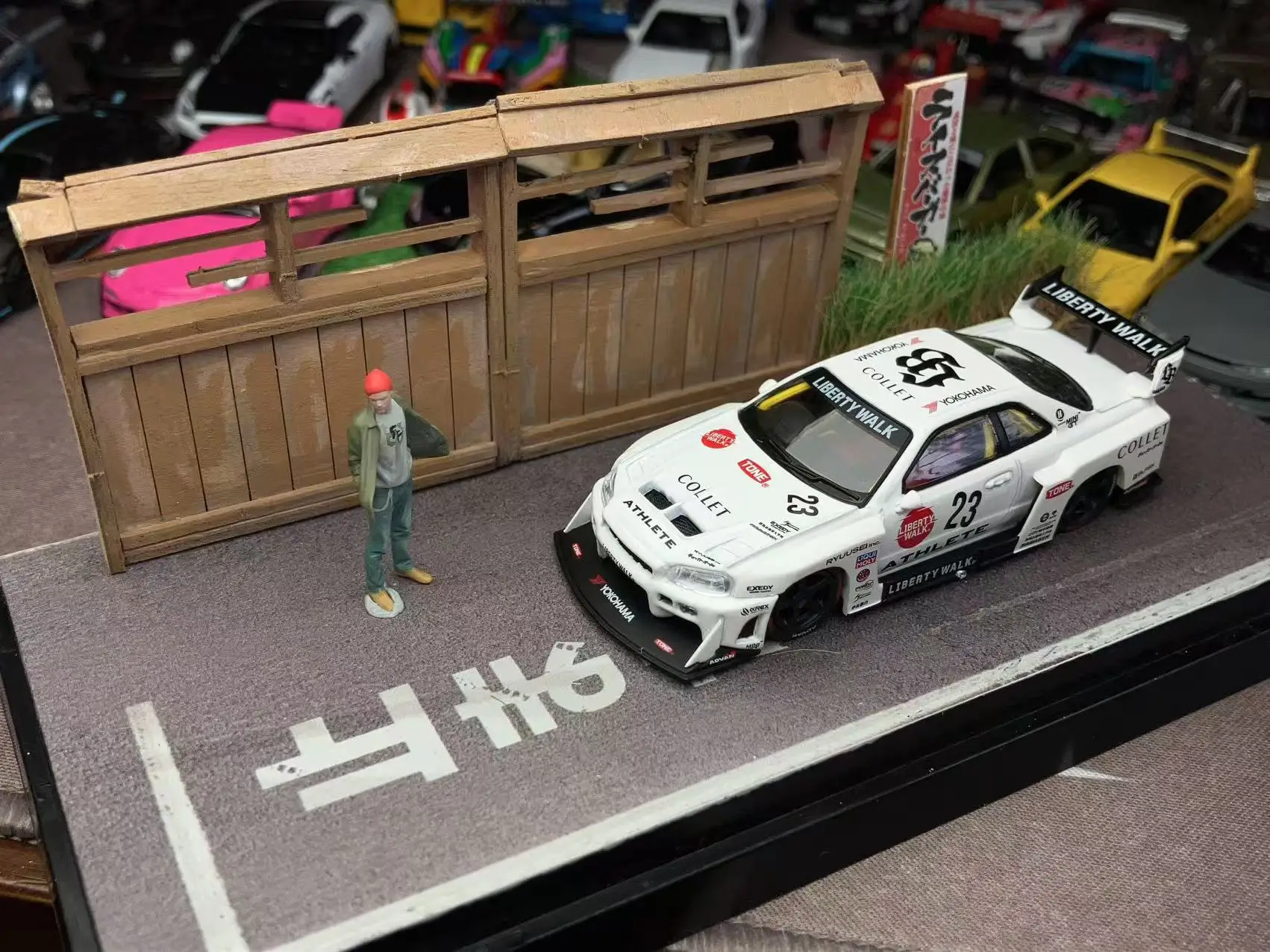 

Minigt 1:64 White JDM LB ER34 GTR #23 Sports Model With Figure Diecast Metal Car New