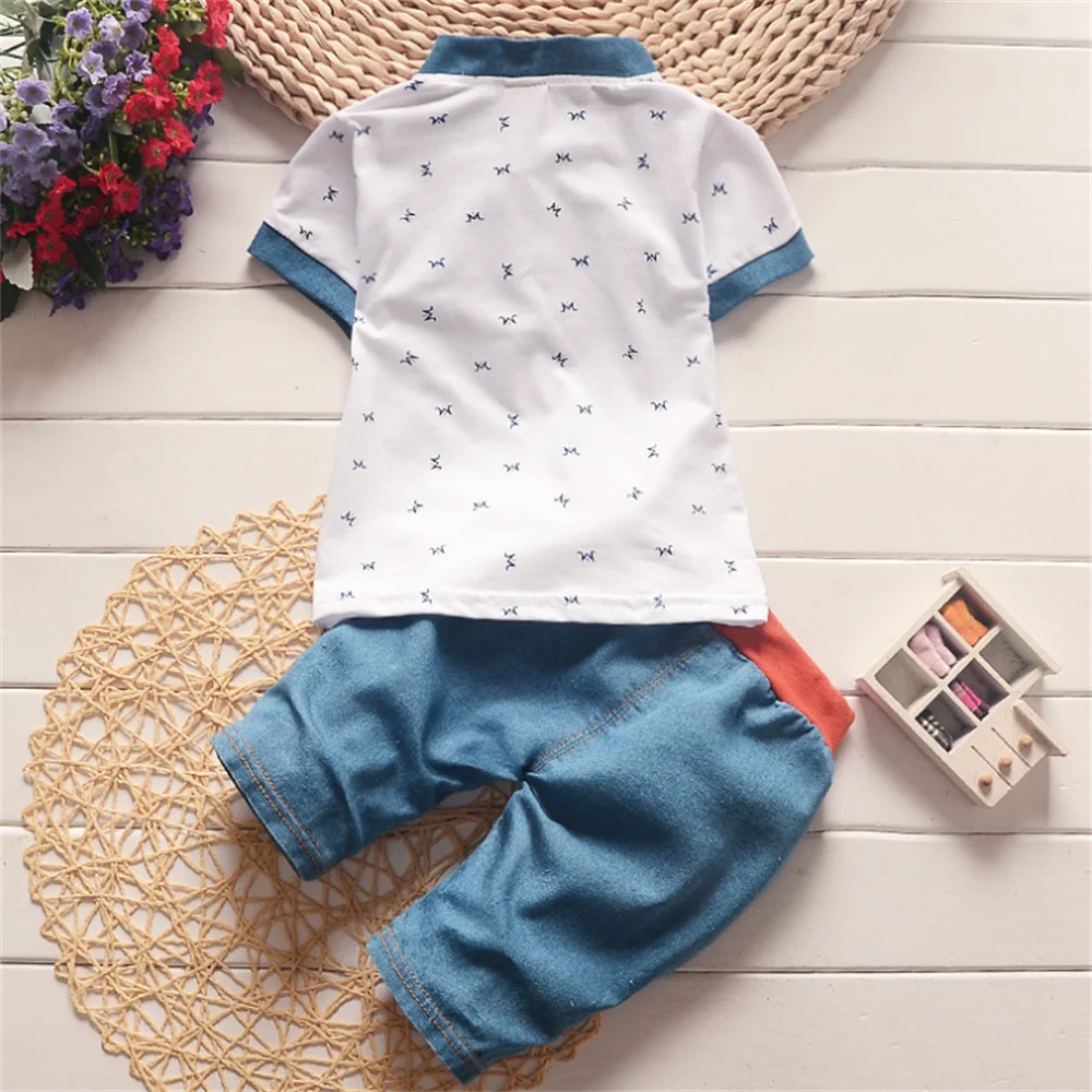 2PCS Baby Set Summer Fashion All over Print Letter M Pattern Short Sleeve Denim Shorts Set