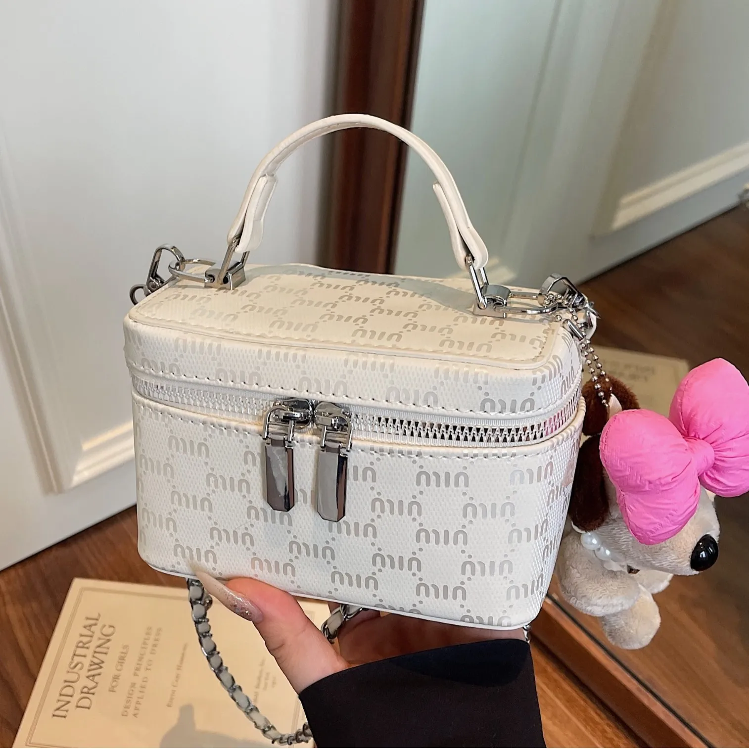 

‌2025 Summer Trendy Box Bag Women - Stylish Chain Shoulder Purse, Versatile Mini Square Crossbody Bag for Daily Use