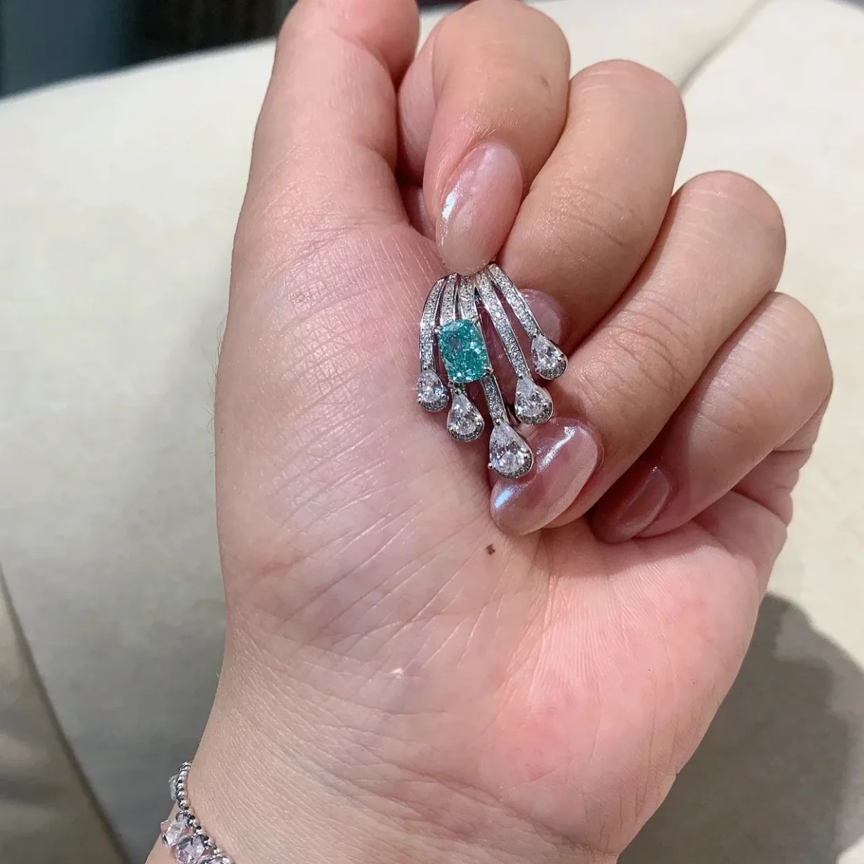 S925 Silver 6 * 8mm Flying Moon Meteor Paraiba Blue Elliptical Fashion Ring Female Live on Xiaohongshu