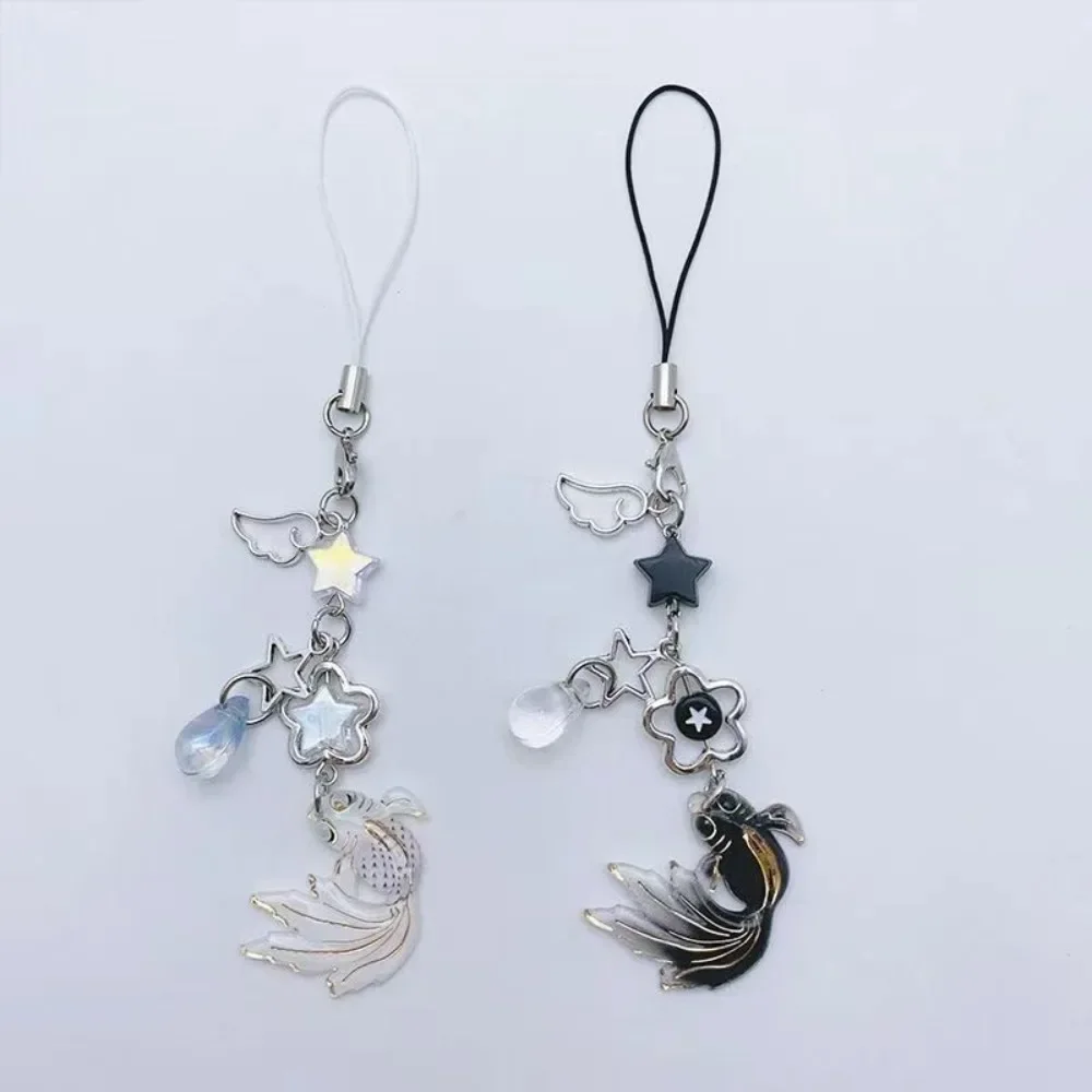 Koi Star Beads Y2K estilo de niña llavero con tema oceánico hecho a mano Anime pequeño pez amuleto de la suerte correas de teléfono cordón joyería regalo