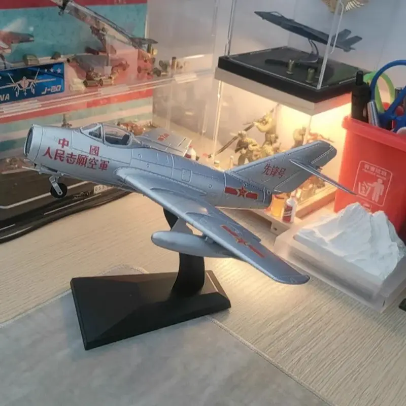1/48 الاتحاد السوفياتي MiG-15 المقاتلة سلاح الجو الصيني أطقم منمذجة MIG 15 لعبة تجميع الطائرات فاتحة