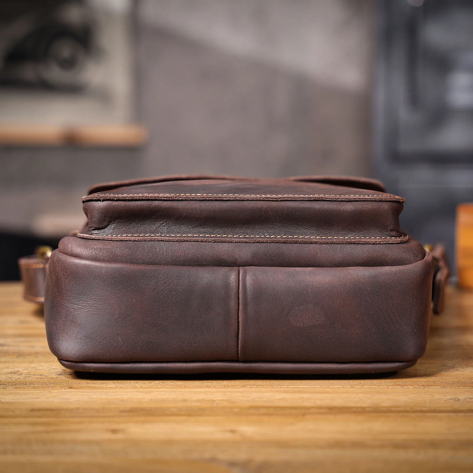 S.WORKER Vollnarbenleder Herren-Umhängetasche Vintage Crossbody Sling Bag für Männer – Detail 10