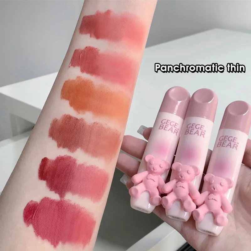 Schattige kleine beer Lip Glaze Mist Face Matte Velvet Lipstick Holding Makeup Whitening Lip Cream Coloring Lip Color