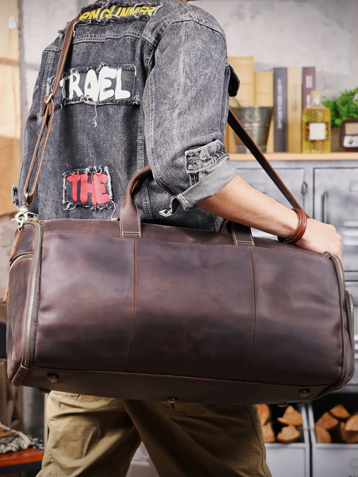 

Мужская большая дорожная сумка PNDME из натуральной кожи Crazy Horse, ручной работы, винтажный стиль, для путешествий и активного отдыха, вместительная.