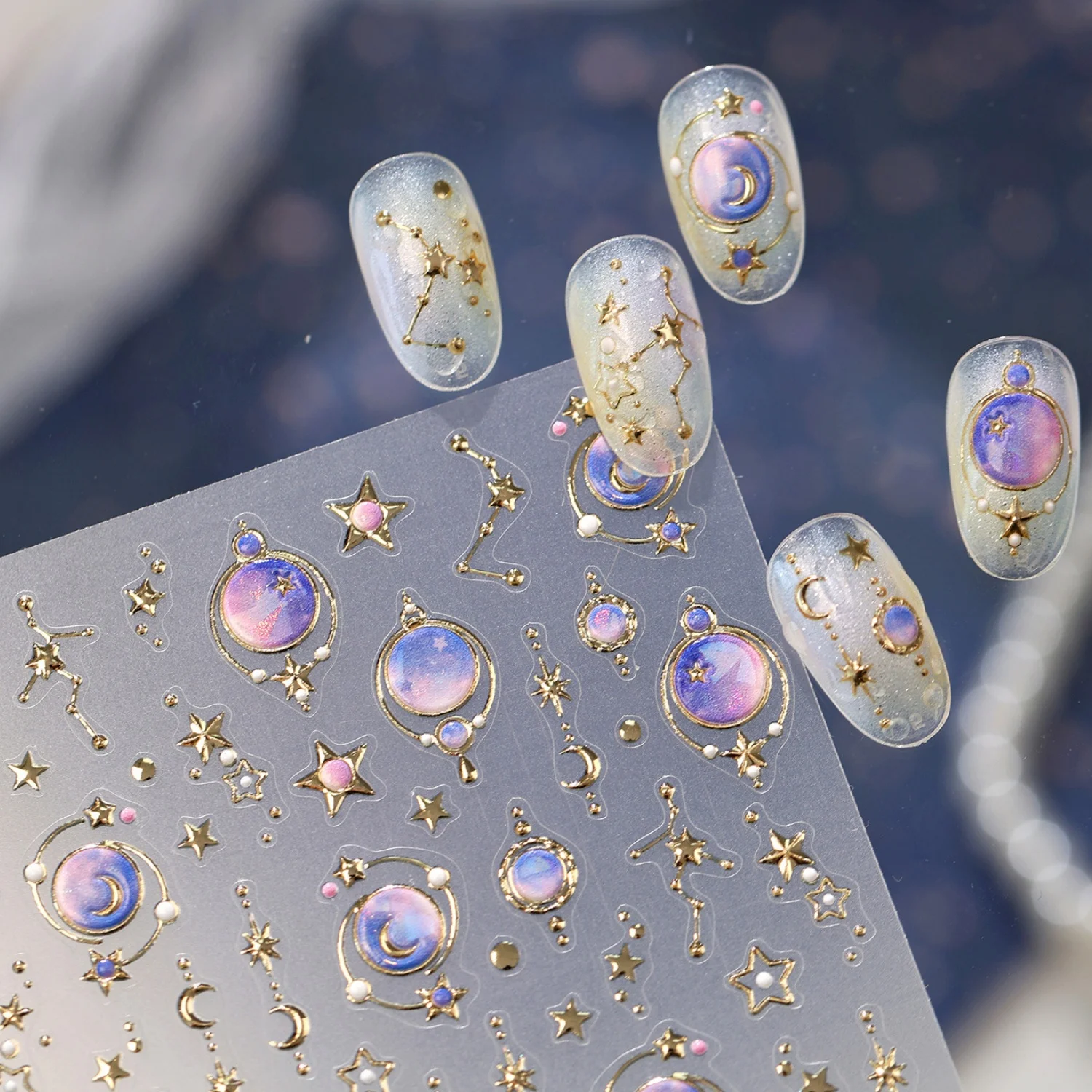 Kosmische Himmelsmetall-Sternenhimmel Lila Ombré Planeten Mond Sternbild Kette Perlen Tropfen 5D Nagelsticker Selbstklebende Aufkleber – Detail 3