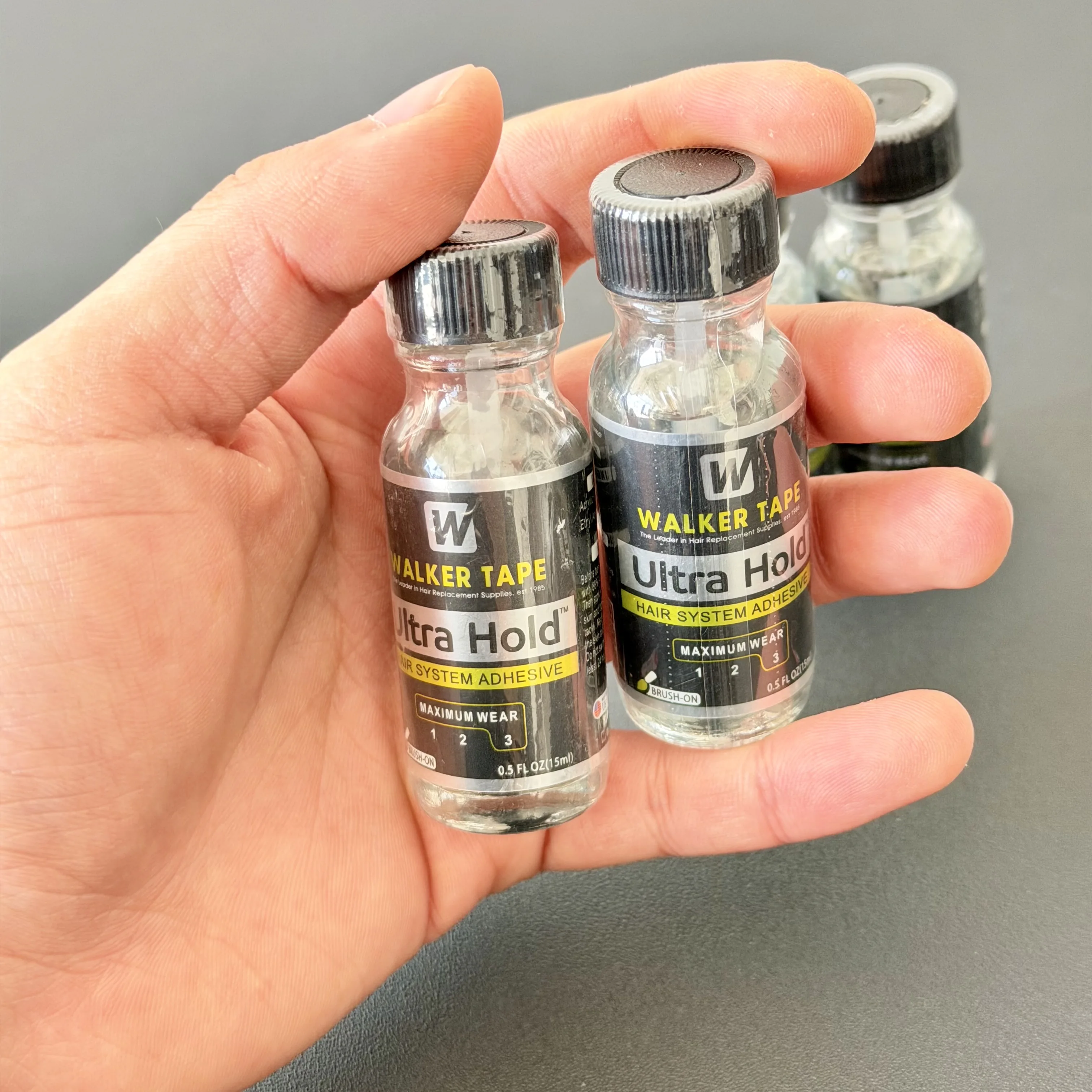 Cola Adesiva para Sistema Capilar Walker Tape Ultra Hold 0.5oz/15ml com Pincel, Cola para Peruca de Renda à Prova d'Água com Fixação Forte para Toupees