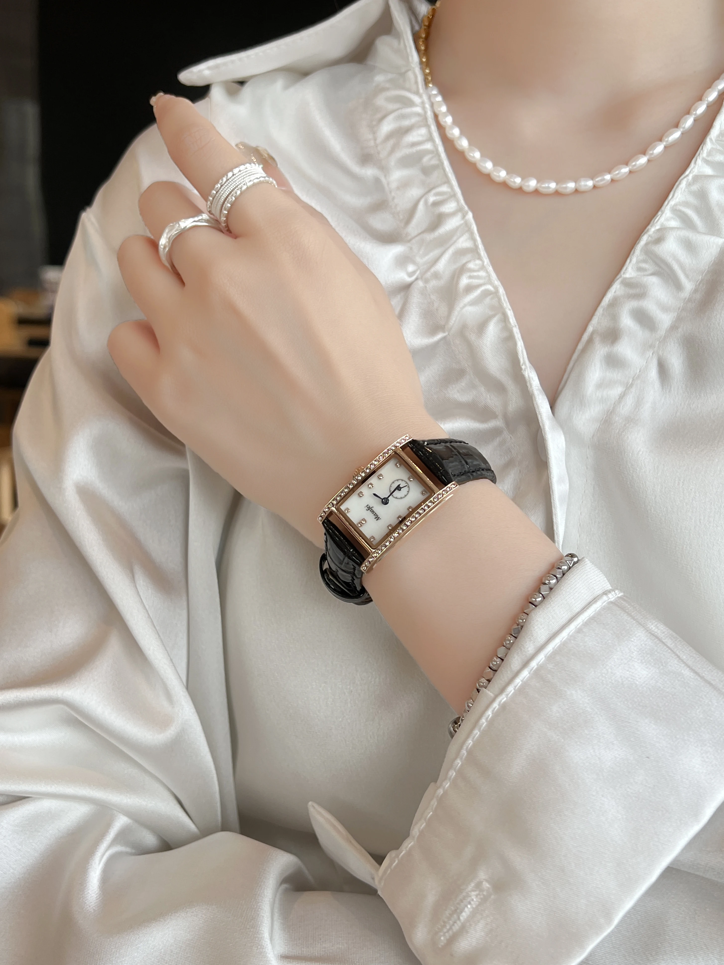 レザーバンドのレディースウォッチ用スクエアウォッチ