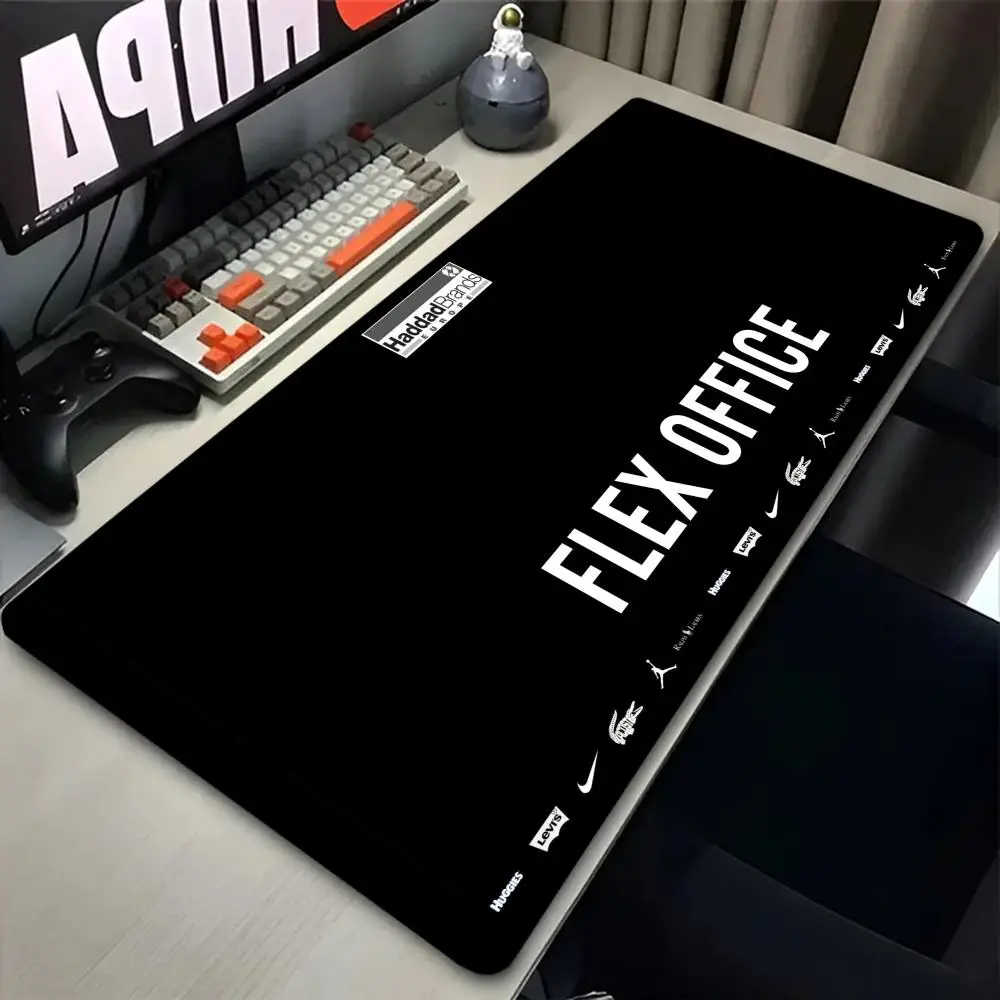 

Black Gaming Mouse Pad with English Word Style Design Pattern, Rubber Anti-slip Desk Mat, Suitable for Office and Gaming.