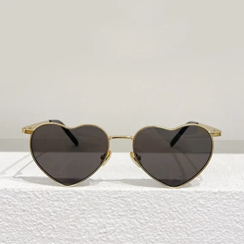 Hot Metal Small Oval Gold Heart Sunglasses For Classic Women Aesthetic Brand Designer Trending Product Summer Sun Glasses UV400