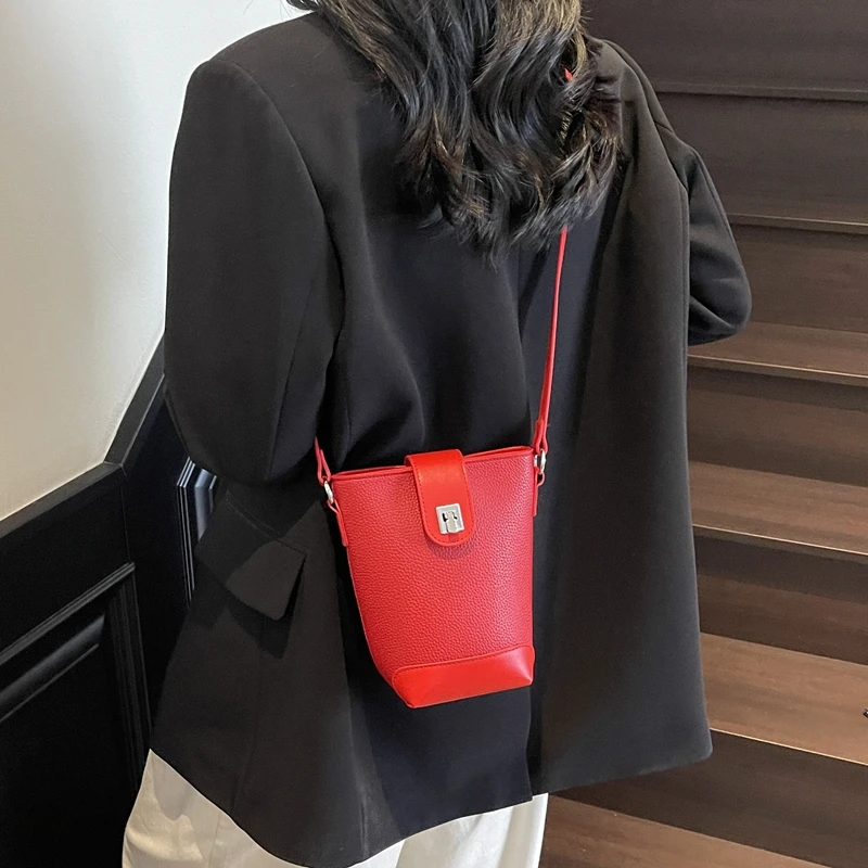 

Elegant Women Luxury Classic Leather Crossbody Bag Designer Tote Shoulder Handbag For Trendy Daily Dressing