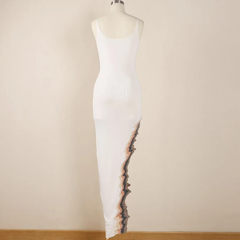 Nowa moda na lato 2025, wszechstronna i wyszczuplająca sukienka z nieregularnym dekoltem typu halter, eleganckim urokiem i rozcięciem w kształcie płomienia.