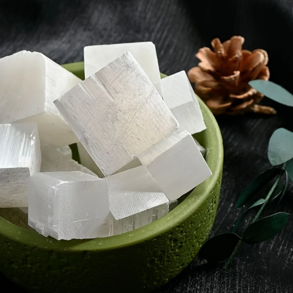 Cubo di selenite bianco naturale Guarigione Reiki Campione minerale Cubo di pietra di cristallo trasparente Cacciato Artigianato popolare per la decorazione domestica