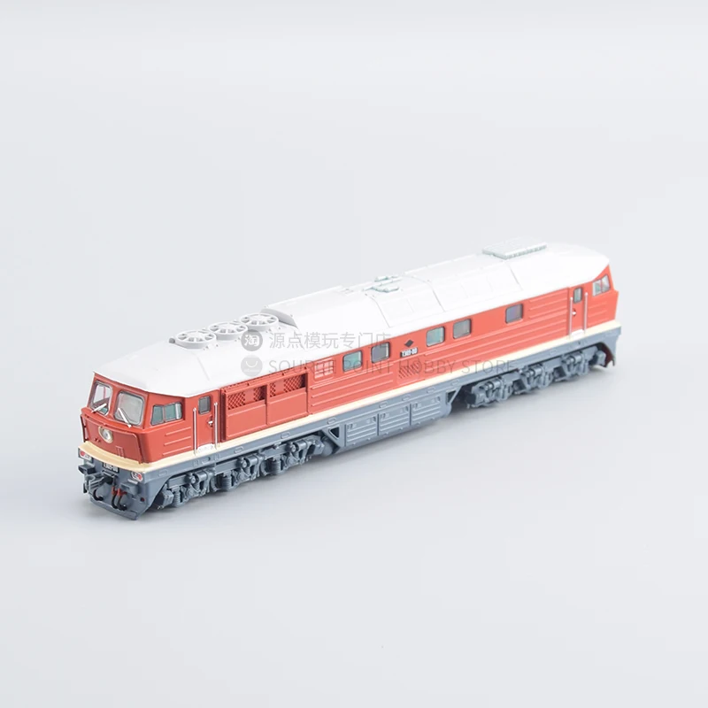 East Germany Mainline Freight And Passenger Single-section Diesel Locomotive TE109 1:43 Plastic Locomotive Model JLKN019