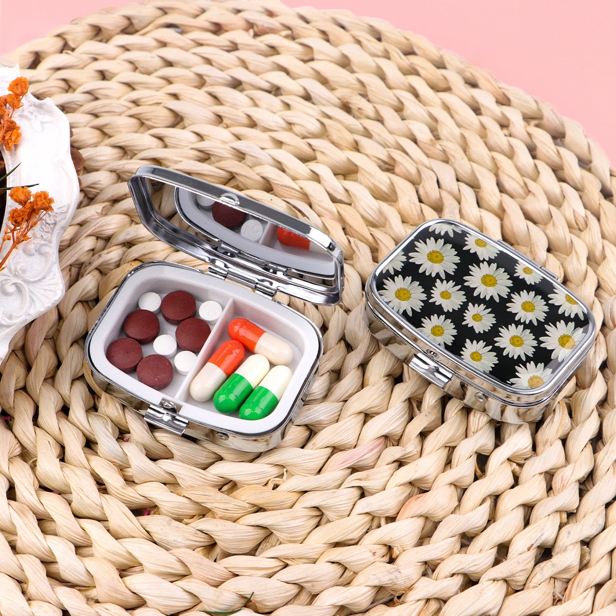 Charming Flowers Daisy Metal Medicine Box with 2 Compartments Portable Travel Sealed Small Pill Organizer Container Storage