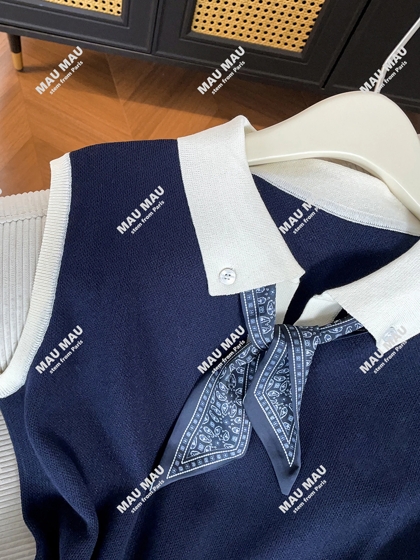

High-End Women's Knitted Vest with Collar And Print Silk Ribbon Autumn College Sle Top by Nan You for Daily Wear Commute