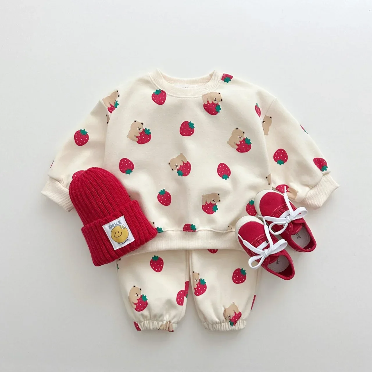 

Spring & Autumn Baby Girls Clothes Set Fashion Strawberries Pullover Tops + Cotton Sweatpants Boys Loose High Quality Tracksuit