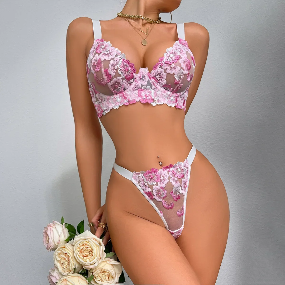 Abiti sessuali da donna Lingerie fantasia Set di reggiseni senza cuciture Fiori Lingerie di bell'aspetto Personalizzazione sexy in pizzo romantico
