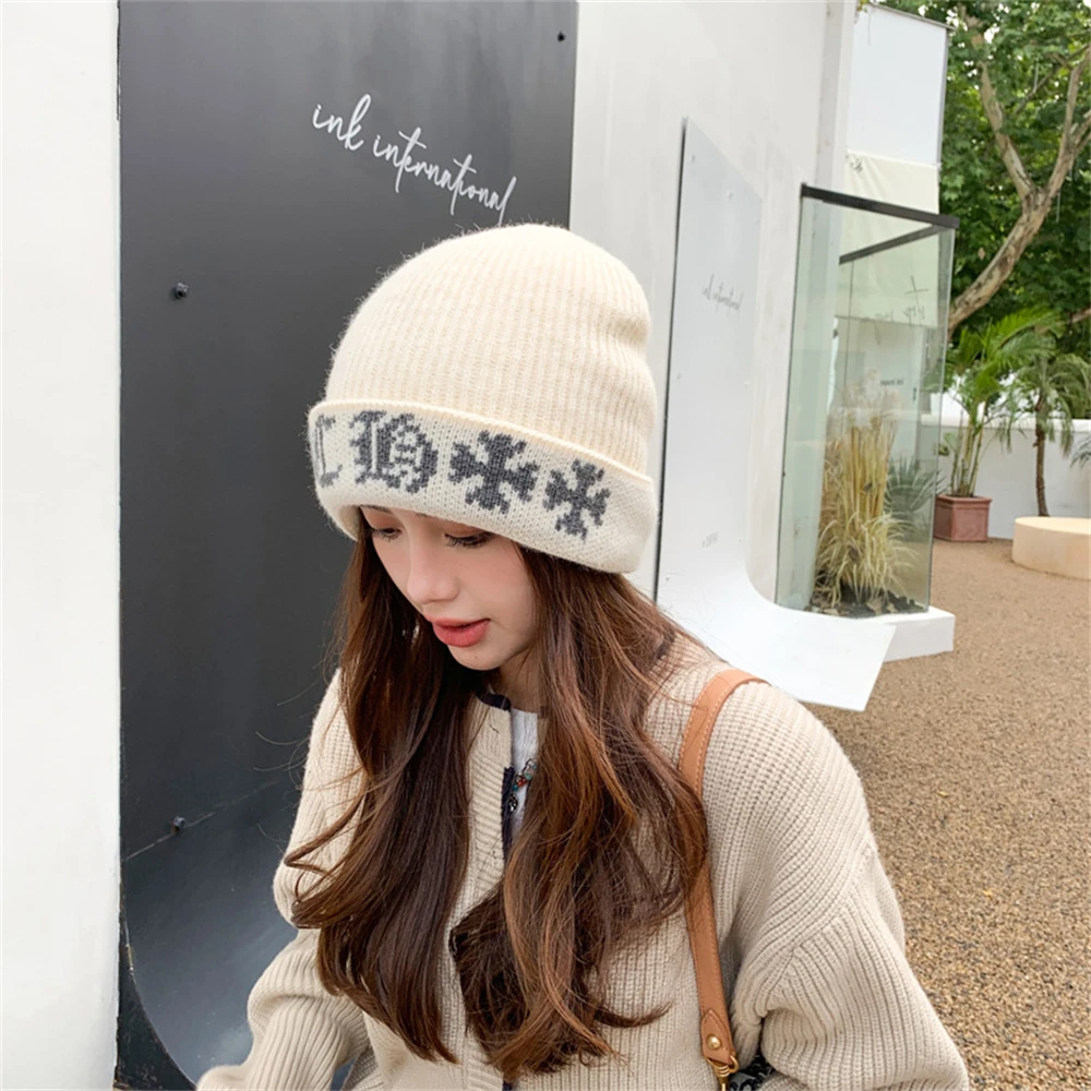 Winter Wool Cap Japanese Big Head Knitted Hat Women\'s Snowflake Jacquard Casual  Skullies Beanie Cap Loose Windproof Ski Hat