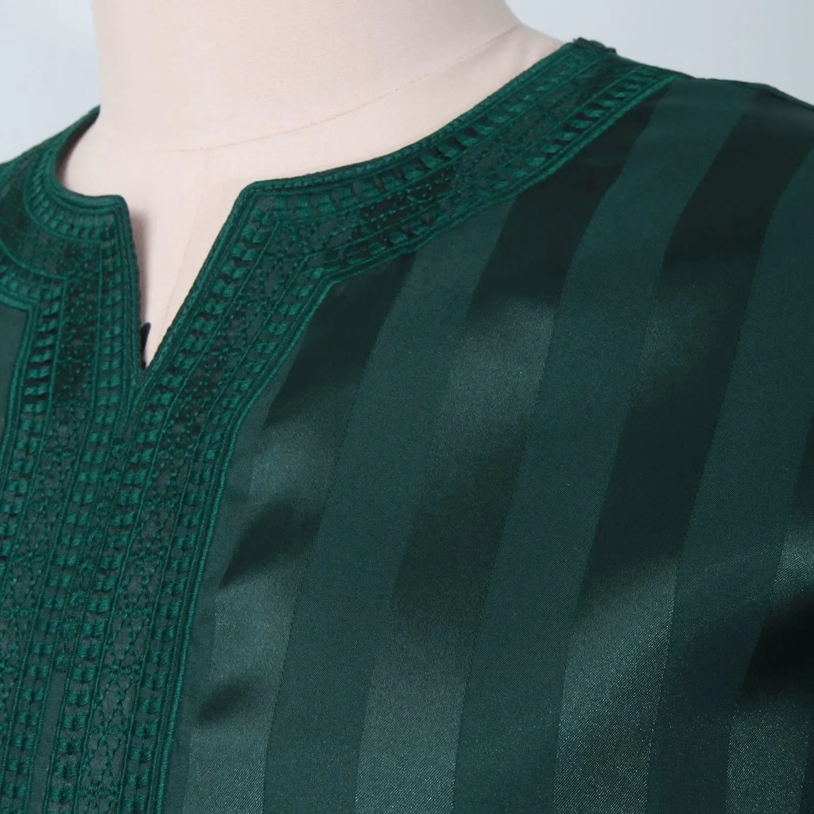 Nuovo 2025 Islam Musulmano Abbigliamento Uomo Allentato Jubba Thobe Abaya Tenue Musulmane Pour Homme Caftano Abiti Islamici Pakistan Arabia Abito