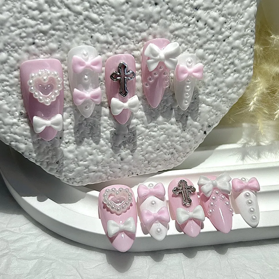 Y2K Gyaru Spice Girls lazo perla rosa blanco almendra uñas postizas hechas a mano corazón cruz Jirai uñas falsas Yami Kawaii arte de uñas 3
