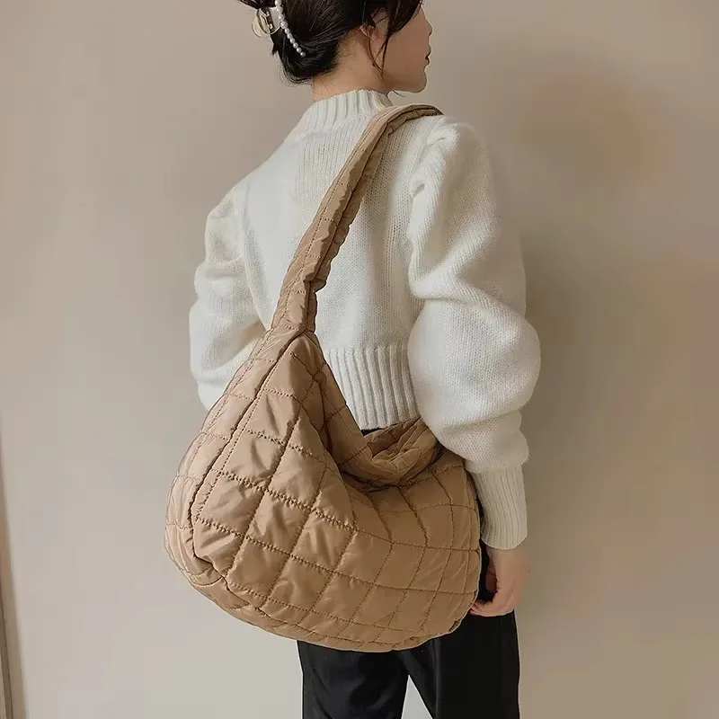 Bolso de gran capacidad para mujer, bolsos de hombro/bandolera, bolso de algodón plisado a cuadros a la moda, bolsos acolchados informales de Color sólido para mujer