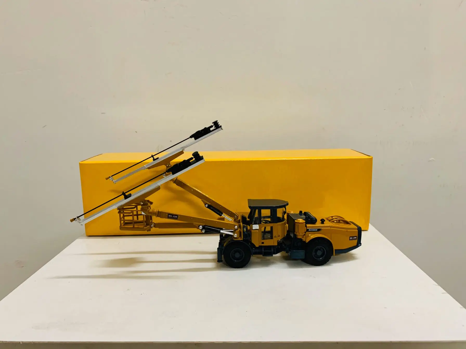 

1:50 Big Jon Boomer E2 Rock Drilling Rig Die-Cast Model Toy