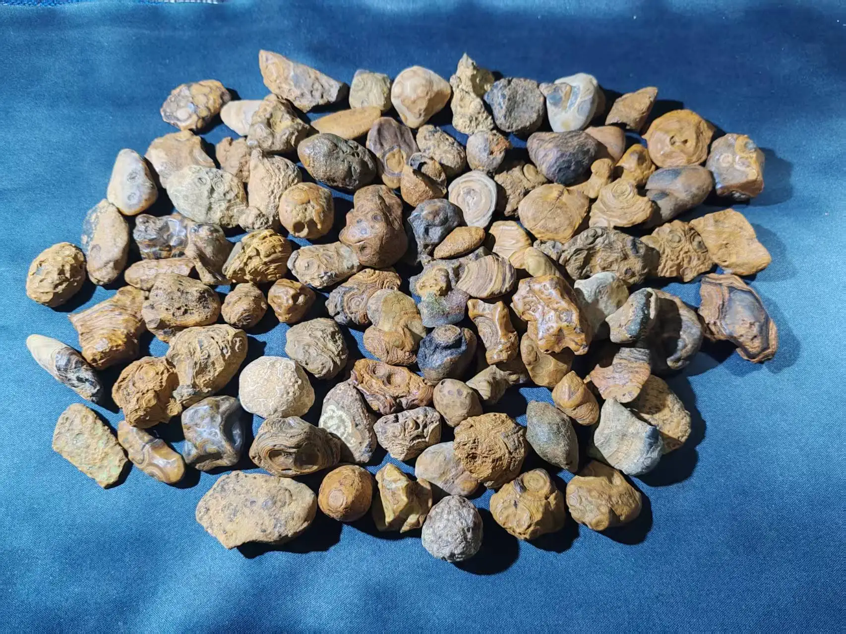 

10pcs/lot Inner Mongolian Dzi Bead Raw Stone Unprocessed Natural Texture Ethnic style Weathering of old material wholesale