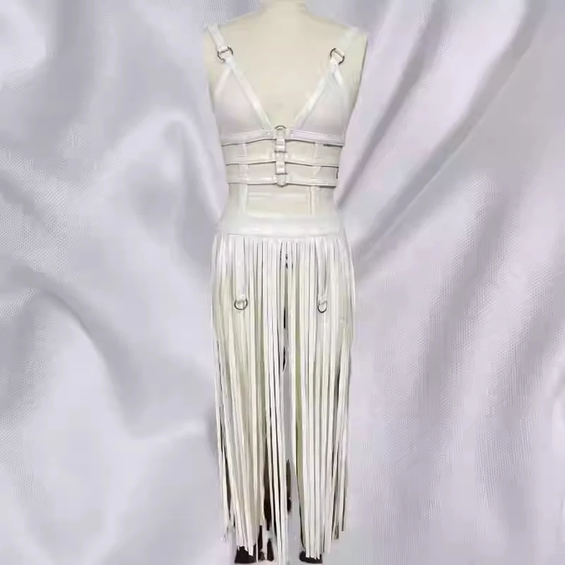 Nowa skóra PU gorąca dziewczyna seksowna czysta pożądanie długa sukienka z szelkami frędzle bez pleców skórzana klamra wydajność garnitur bar DS występ