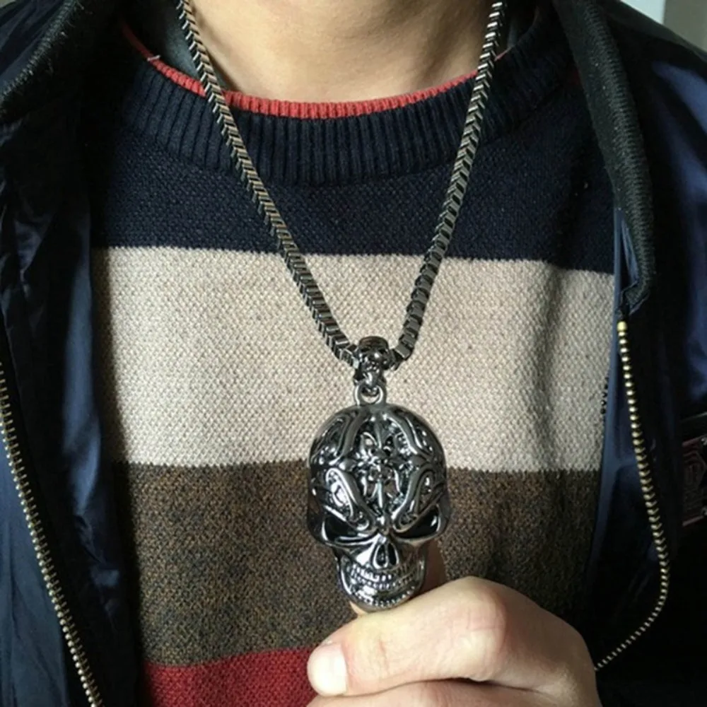 Hip Hop Retro Evil Skull Necklace Metal Skull Pendant Collar Gothic Skull Chain Skull Fashion Men and Women Punk Style Jewelry