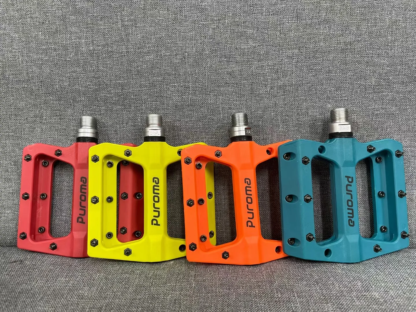 High Performance Nylon Fiber Mountain Bike Pedals with Pearlescent Surface and Smooth Bearings