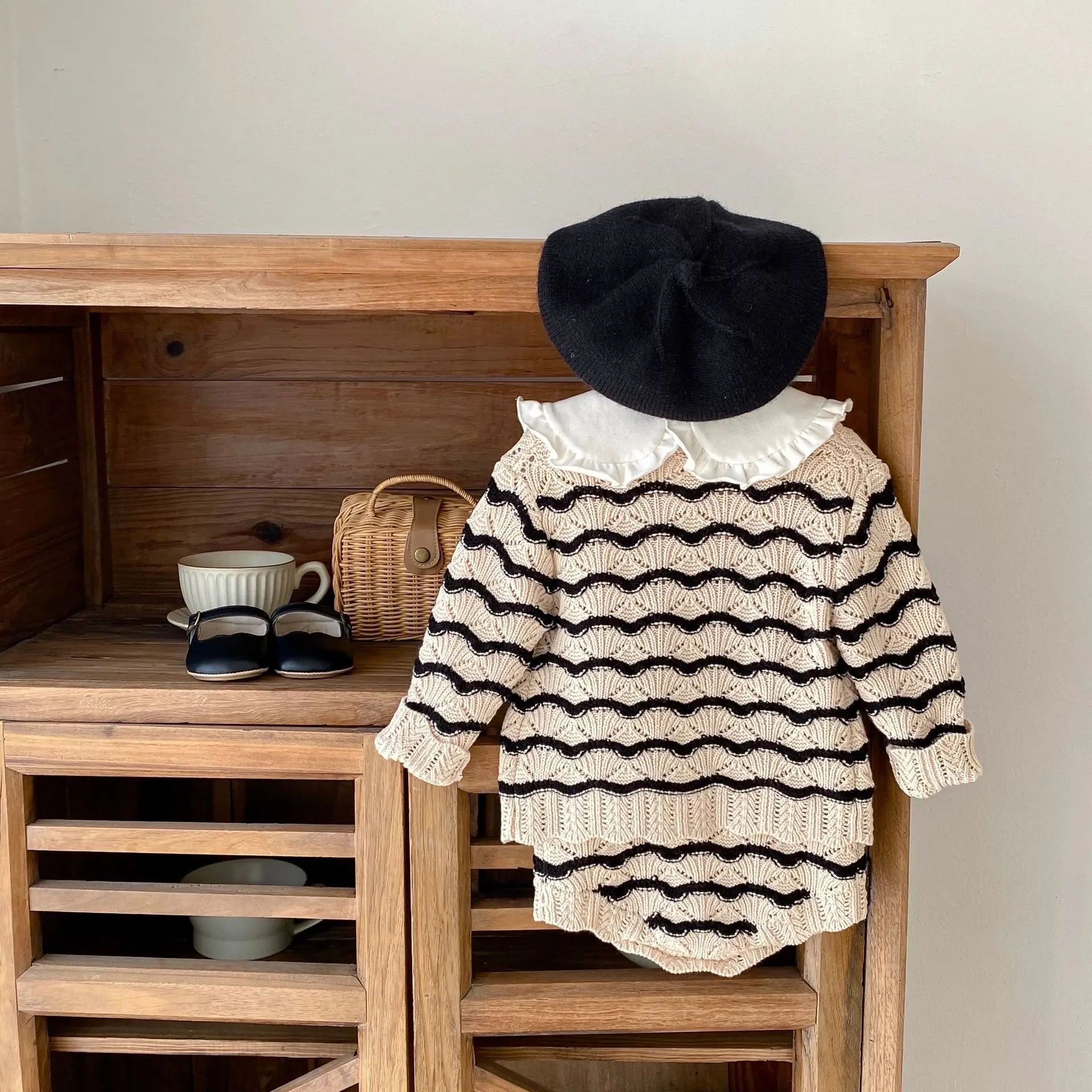 INS Spring and Autumn Clothing Infant and Toddler Girls\' Black Wave Pattern Knitted Coat+Versatile Knitted Romper Two Piece Set