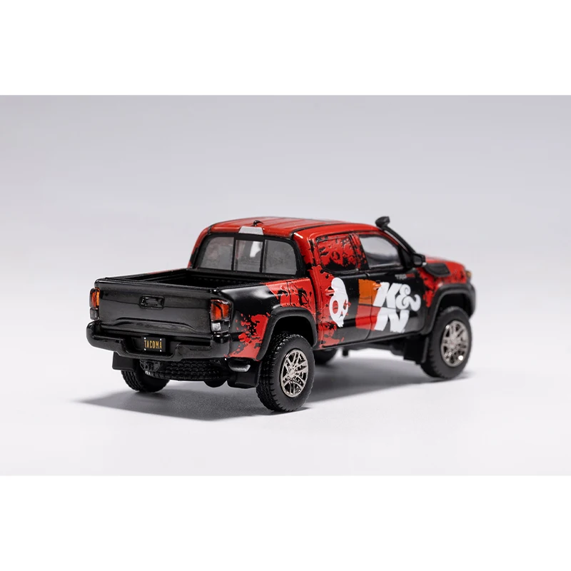 GCD 1/64 Tacoma TRD Pro Vintage Pick-up Cars Luxury Vehicle Diecast Car Collection Toy Station Vehicle with Display Box