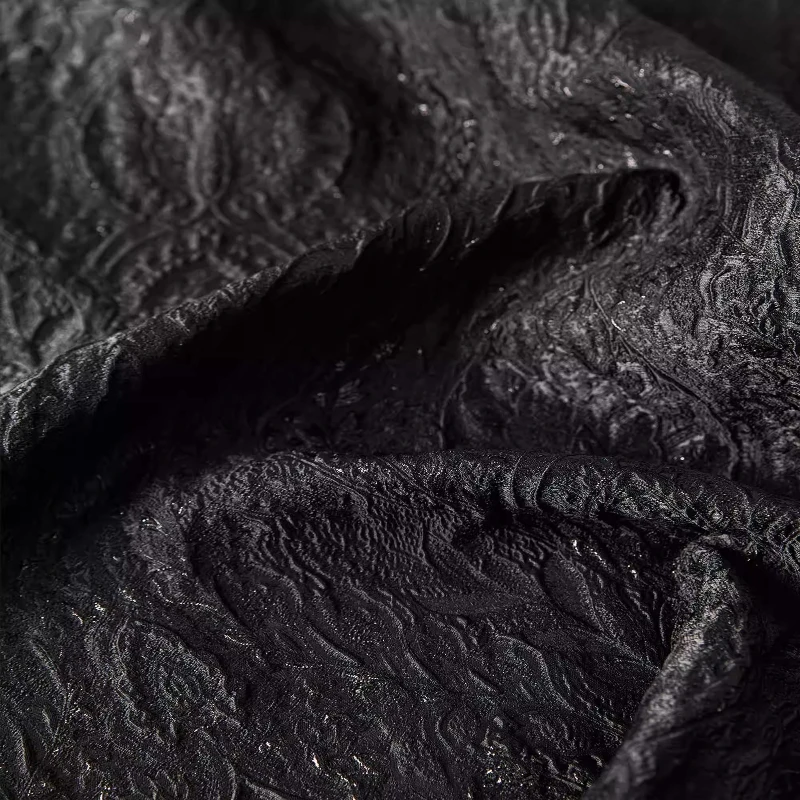 

ТканьЧерная текстурированная жаккардовая ткань с узором пейсли и тиснением для винтажной юбки, дизайнерская одежда, художественная декоративная ткань