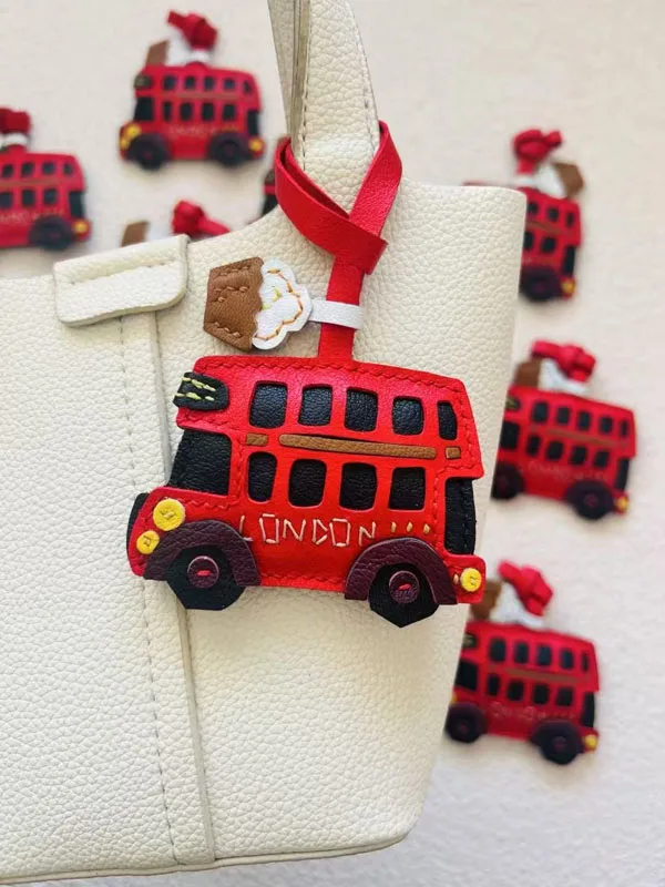 Llavero de autobús rojo de cuero, colgante para teléfono móvil, bolso, llavero de autobús rojo, piel de cabra