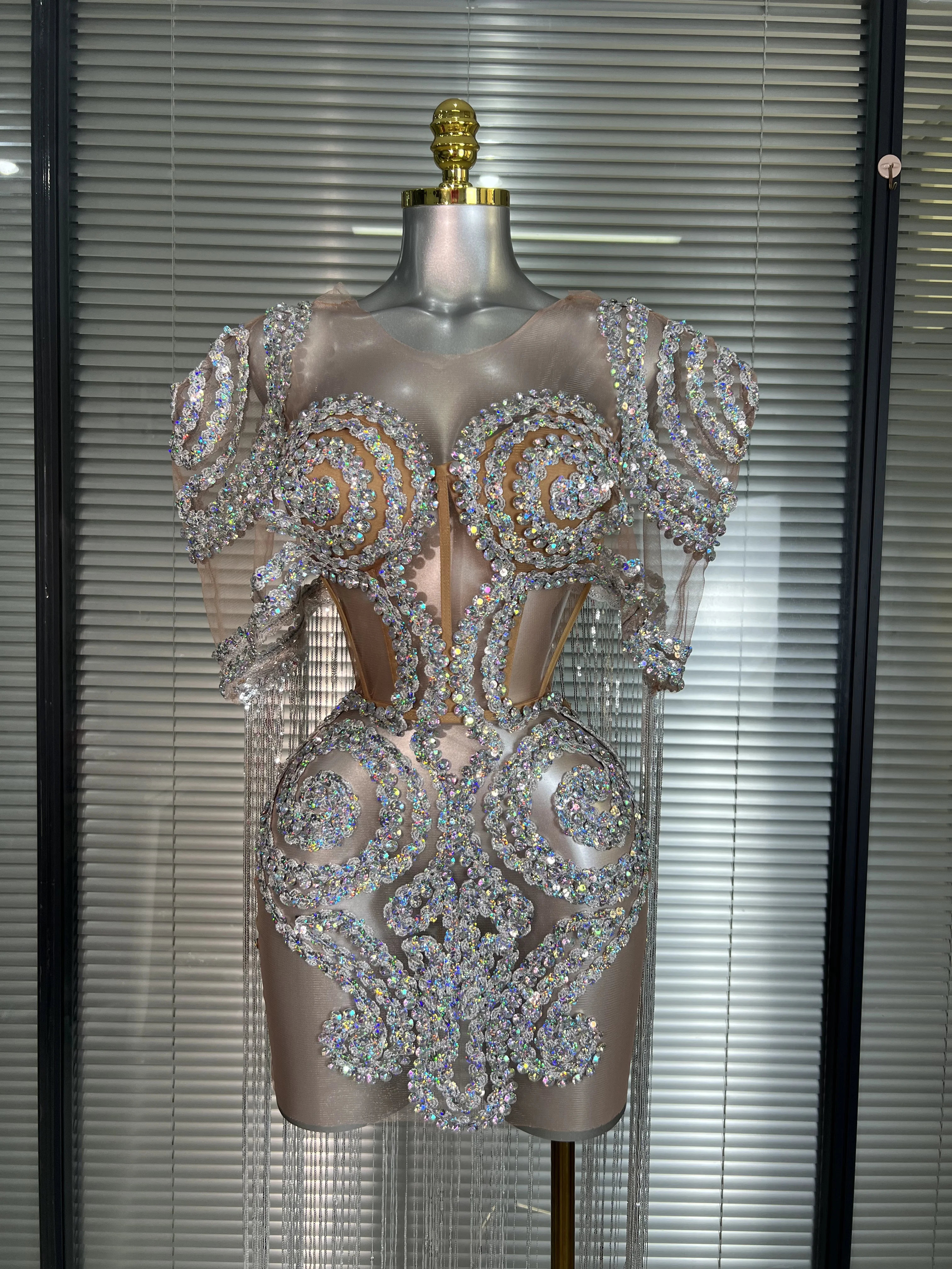 Mini abito da donna sexy con paillettes colorate e nappe in argento, costume da spettacolo scintillante, ballerino di scena, abito da festa per night club