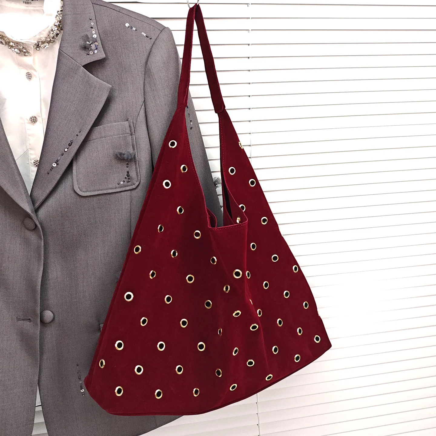 2026 تصميم تحسس حقائب متخصصة فو الجلد المدبوغ الجوف خارج مطرزة زيبر عادية حمل جودة عالية التنقل حقائب كتف متعددة الاستخدامات #1