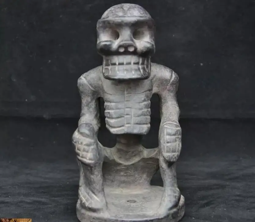 China Hongshan Culture Meteorite iron (black magnet) Skeleton Skull head statue