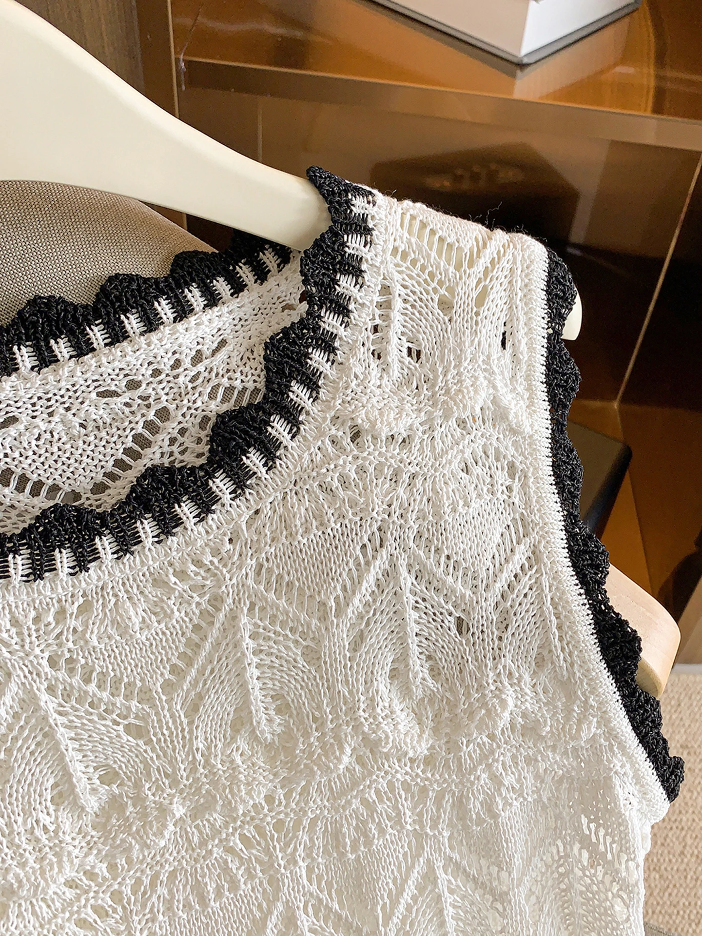 

High-End Women's Knitted Vest Hollow out Wave Hook Flower Neline Top Comfortable Commute Sle ort Length Pure Color