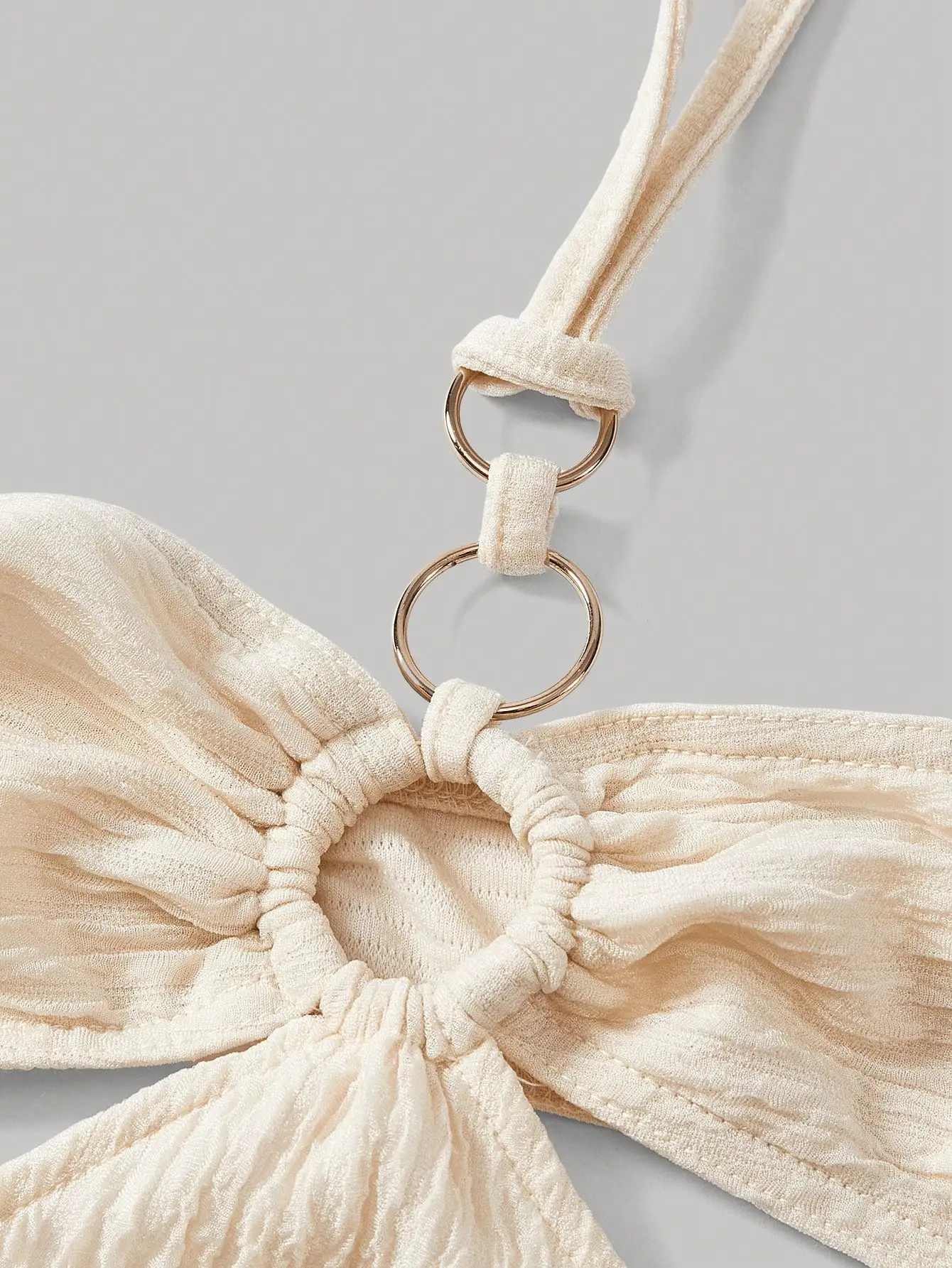 

Кремово-бежевое макси-платье с драпировкой и металлическими кольцами для пляжного фестиваля, в стиле бохо, для отпуска