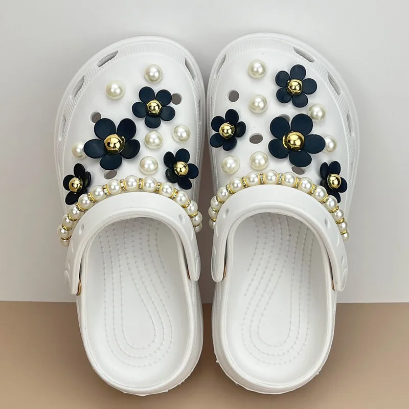 New Sweet Cute Girly Hole Shoe Charms Designer Elegant Vintage Pearl Shoe Jewelry All-match Flower Shoe Charms for Hot Sale
