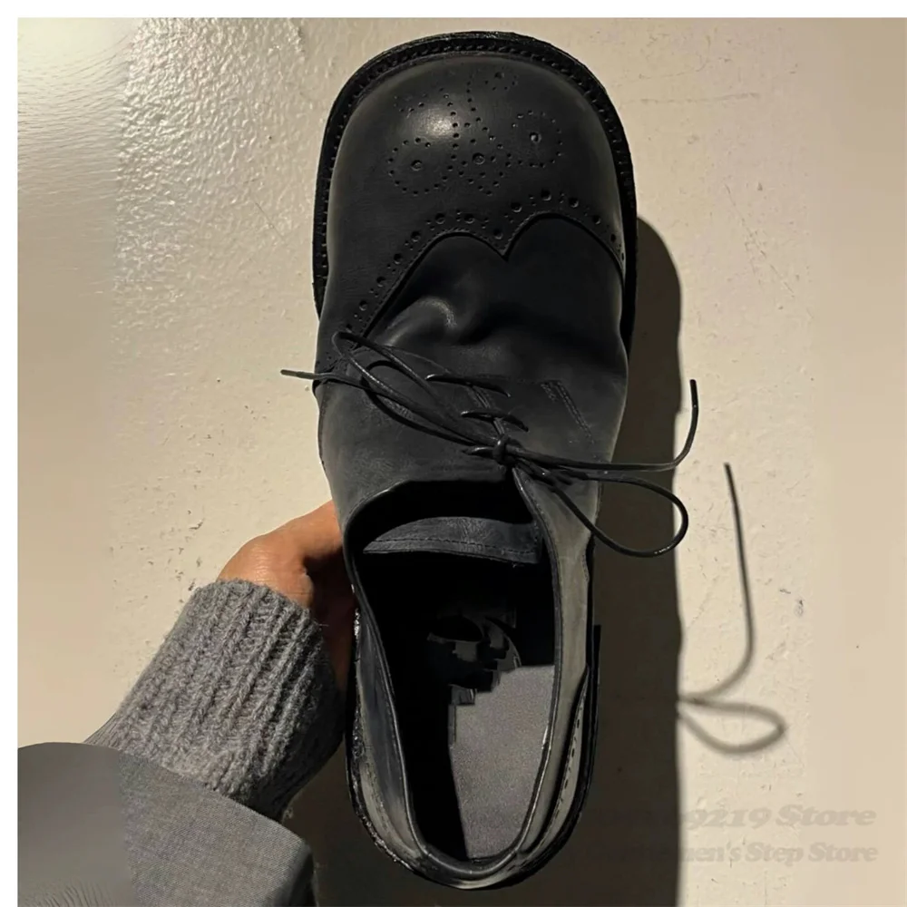 

Retro Black Leather Casual Leather Shoes Men Upturned Derby Shoes Big Round Toe Carved Lace Up Loafers Solid Color Shoes