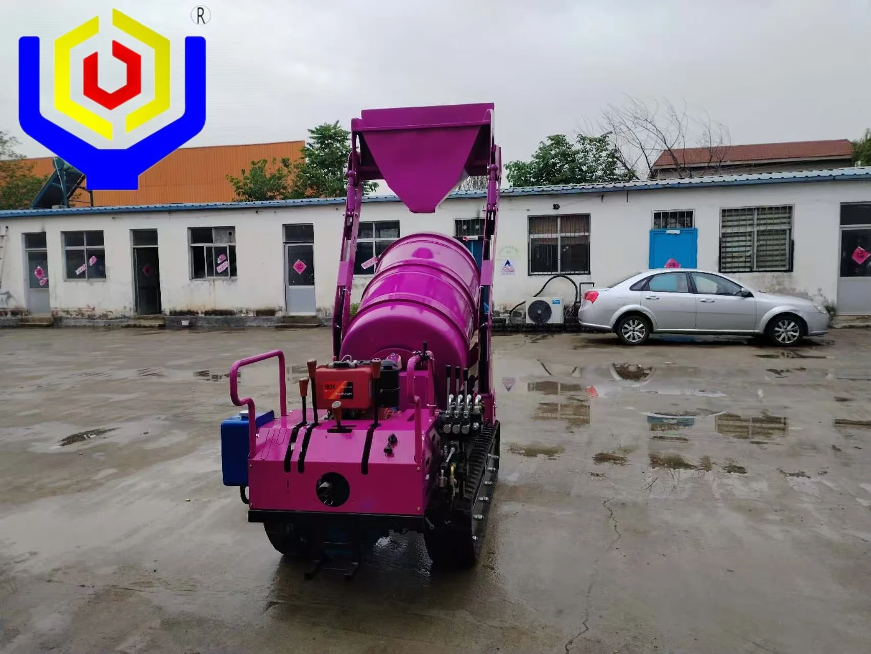 Beste Qualität 1000L selbstladender Mini-Raupenbetonmischer Mini-Zement für den Baugebrauch